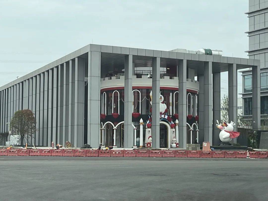 蜜雪冰城亚洲总部成都开业,创造奶茶新体验,成为年轻人聚集地_顾客