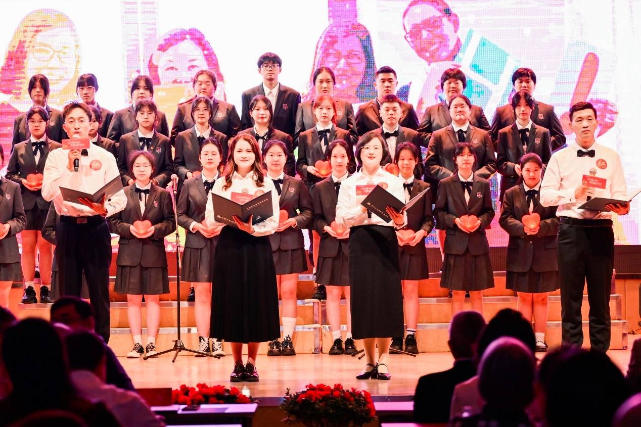 砥砺四十五载 筑梦奋发再前行 上海市工商外国语学校