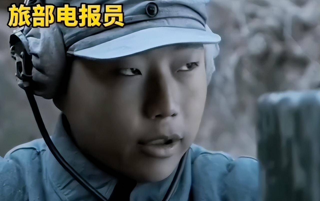 一个人身兼多职,身兼数职可见李云龙称呼来访者为"老张".