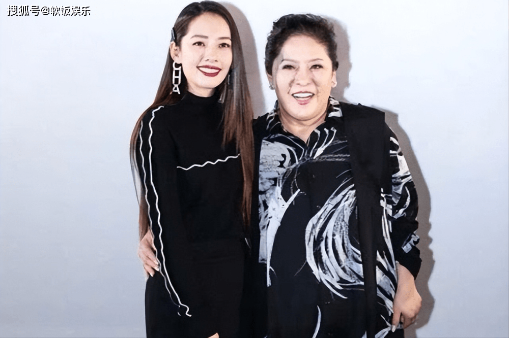 64岁的向太陈岚谈到了她与儿媳郭碧婷的婆媳关系,向太表示,她和郭碧婷