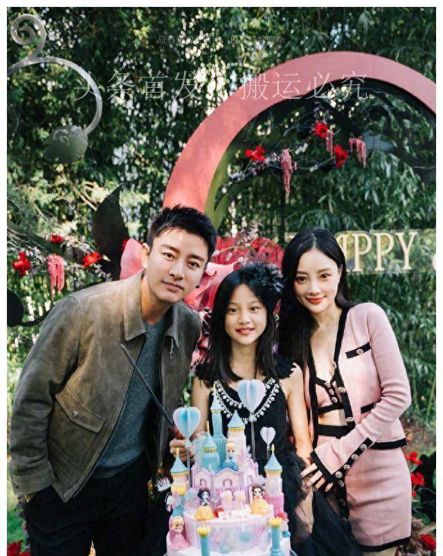 李小璐和贾乃亮离婚后首度同框,细节证明李小璐一心在想复婚!