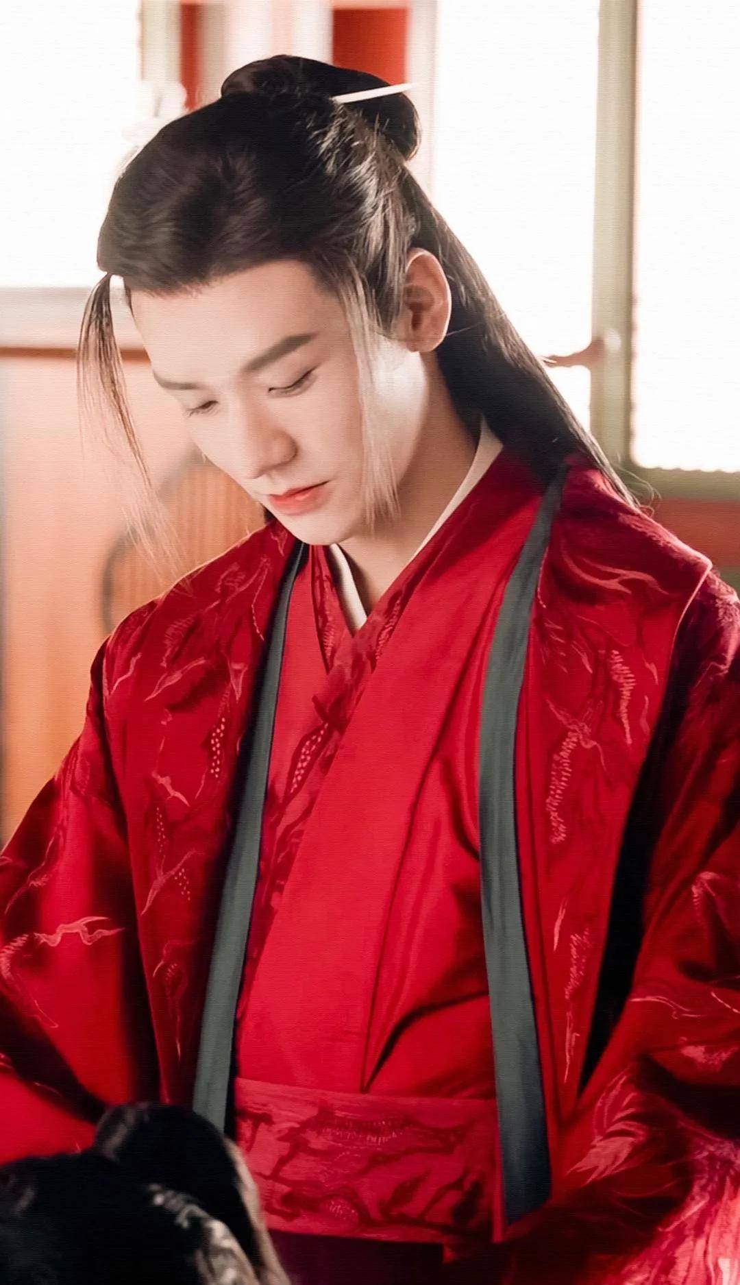 而龚俊扮演的温客行的红衣造型更是让人惊叹不已