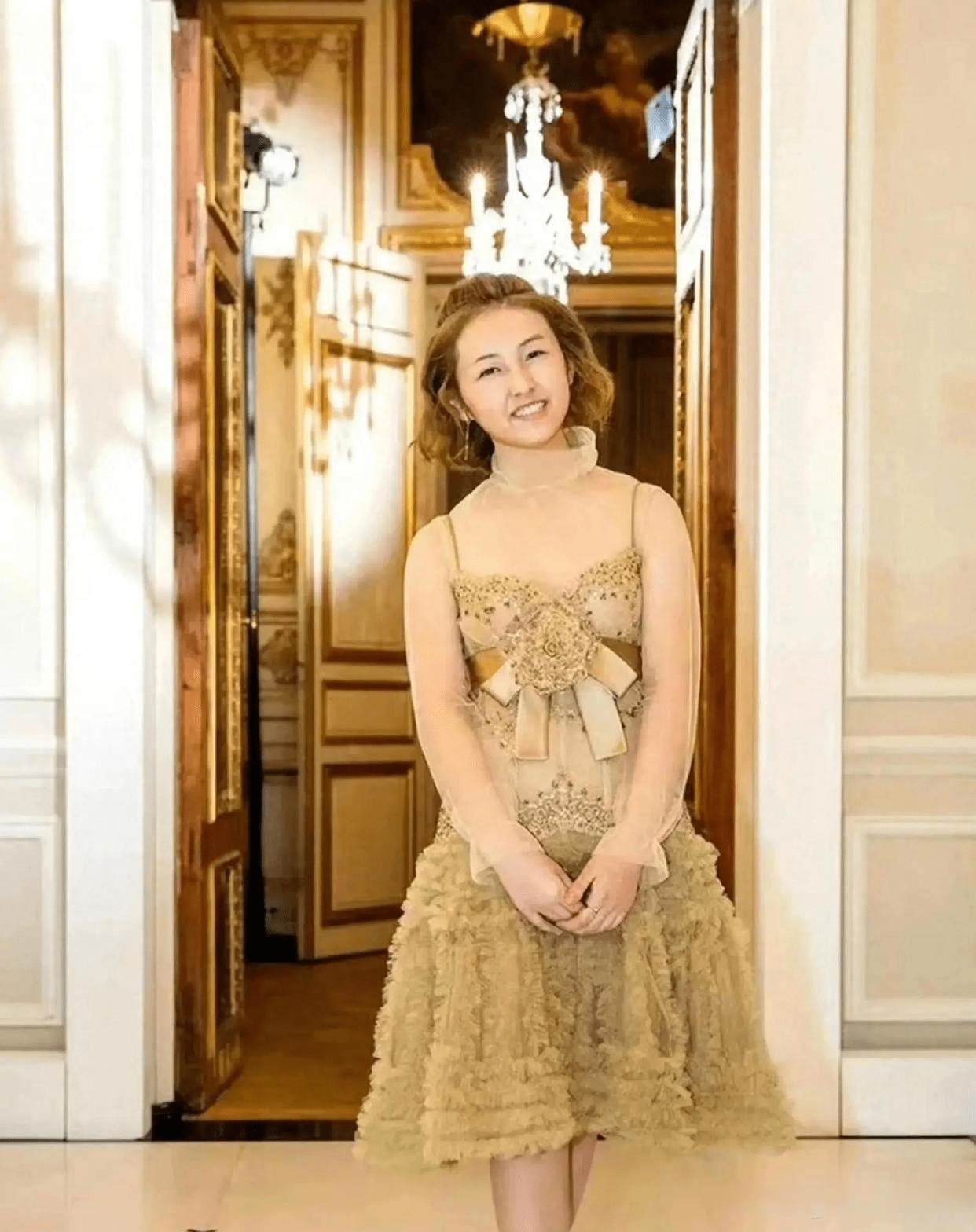 那么,子枫的肩膀是如何变得如此修长的呢?这引发了人们的好奇心.