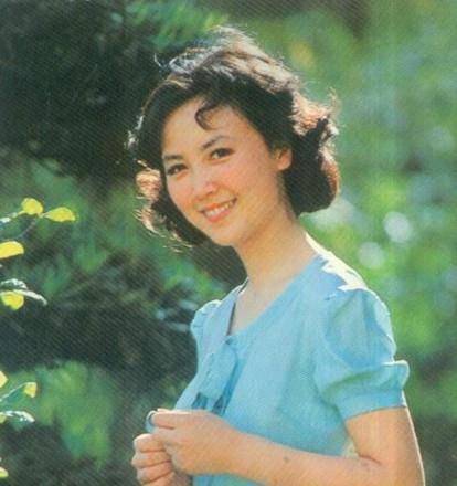 《海之恋》主演赵静:"挂历"上的青春记忆,红极一时却嫁普通人_丹宁