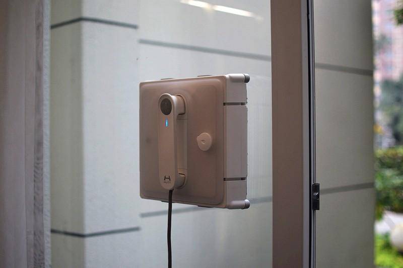 让擦窗更轻松 双向四喷头 赫特智能擦窗机器人W9