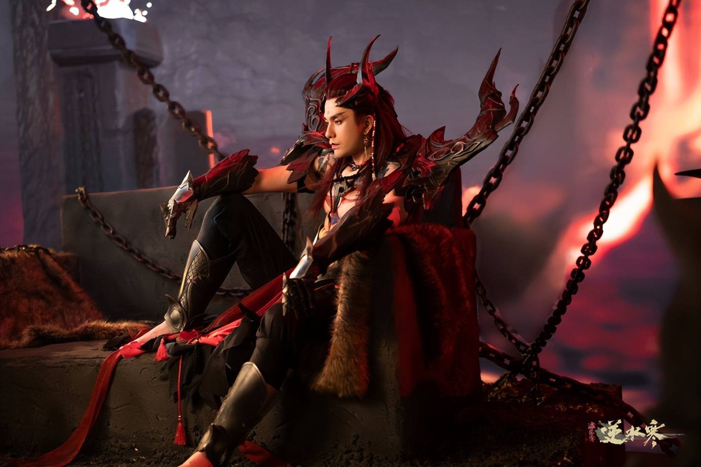 但没想到逆水寒够狠,宣传这套时装直接请来了魔尊重楼的扮演者"黄志玮