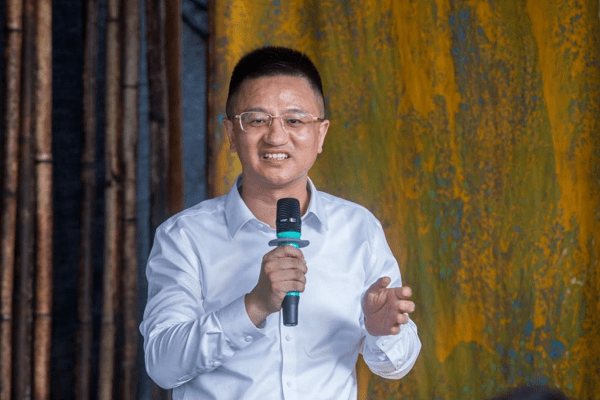 广西民族大学的陈星教授发表《香云纱地理标志保护与发展》的演讲粤港