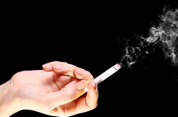 医生提醒:戒不了烟没关系,但这5个时间,尽量避开,别任性_香烟_身体