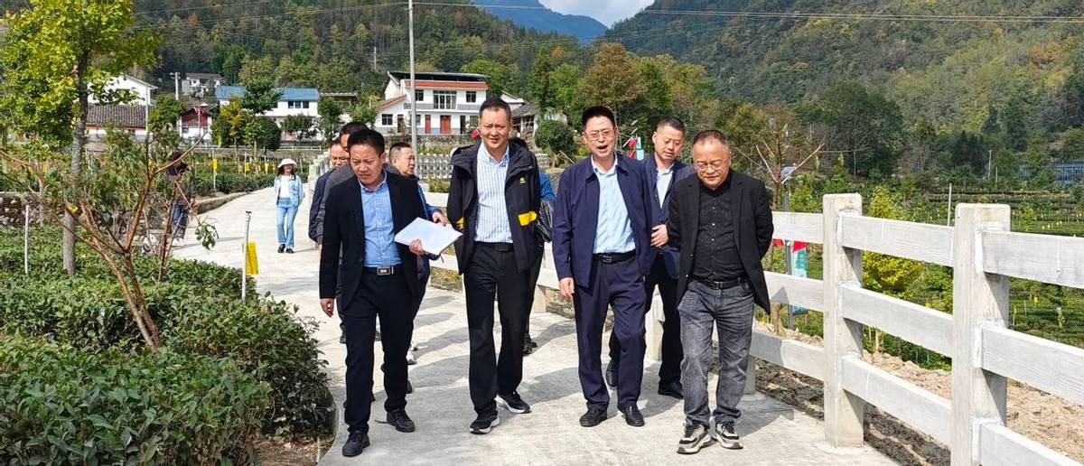 工作汇报会上,青川县人民政府副县长李鑫介绍了"七佛贡茶"省级地理