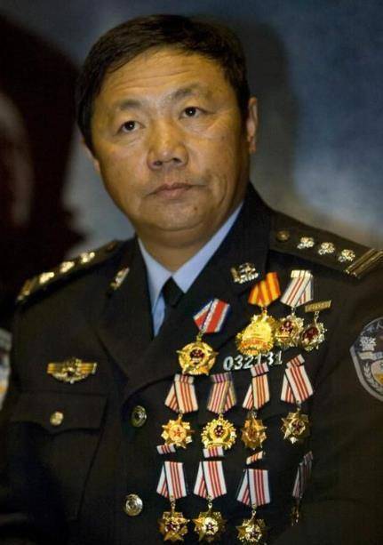 他是人民警察,体内残留100块碎片,小孙子再也没能叫醒"爷爷"_尚清