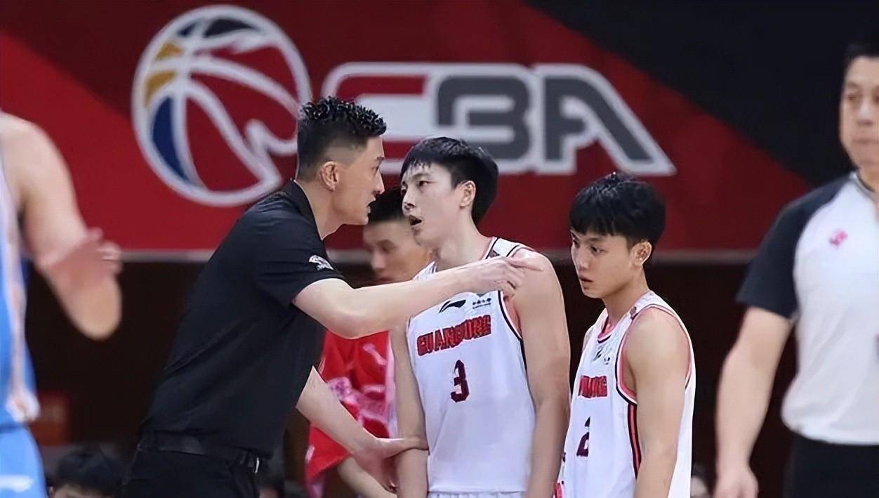 迹象表明,广东男篮正在走向失控,杜锋进入球队矛盾漩涡_比赛_球员