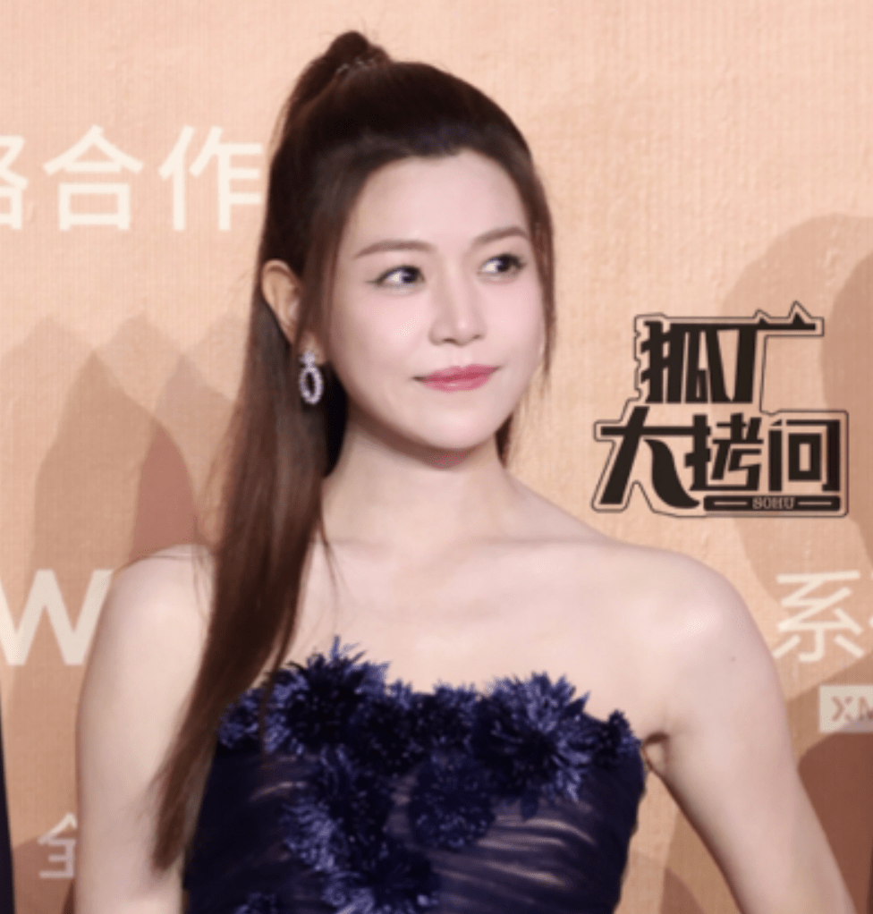 金鸡奖明星怼脸生图:张雨绮脸肿,金晨嘴歪,男明星普遍发福_状态