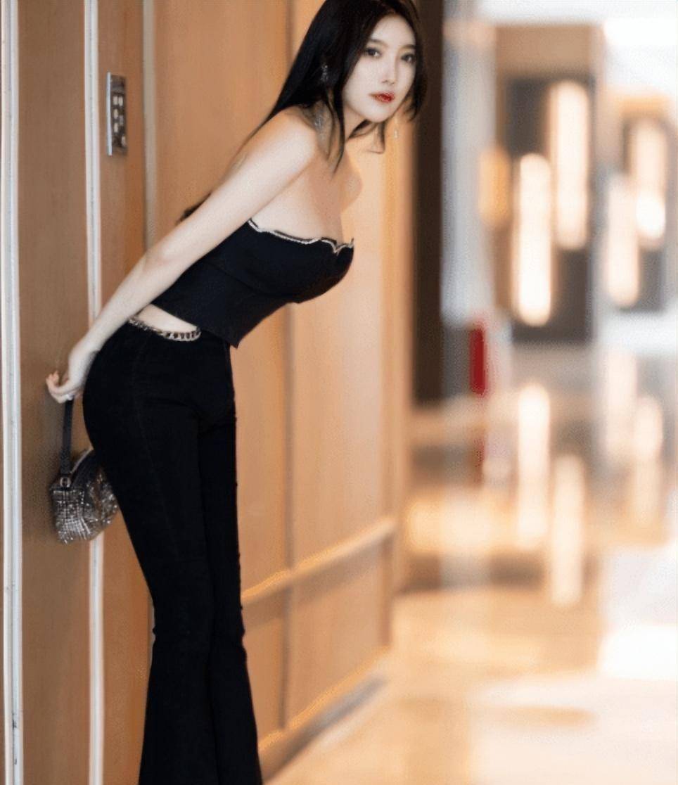 黑色露肩上衣 高腰街头时尚裤,炸裂女神的招牌_风格_个性_高街