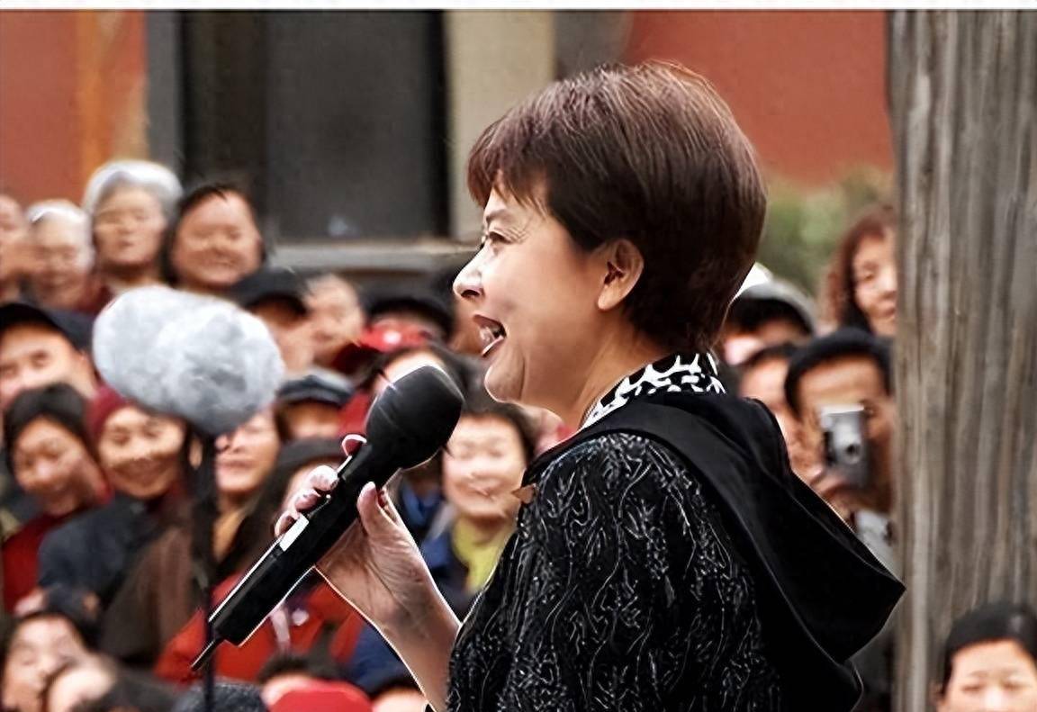 80年代电视最红主持人,晚年患上精神疾病,如今70岁的她怎么样了_刘璐