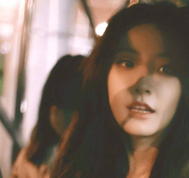 喻言14岁旧照被疯传,看到她满背的"纹身",男粉:不敢惹不敢惹_网友