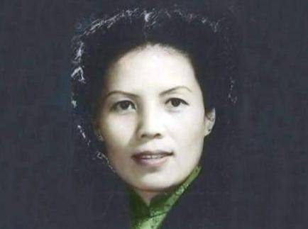 她是大后方“四大名旦”之一，七次恋爱一次婚姻，命虽短却没白活