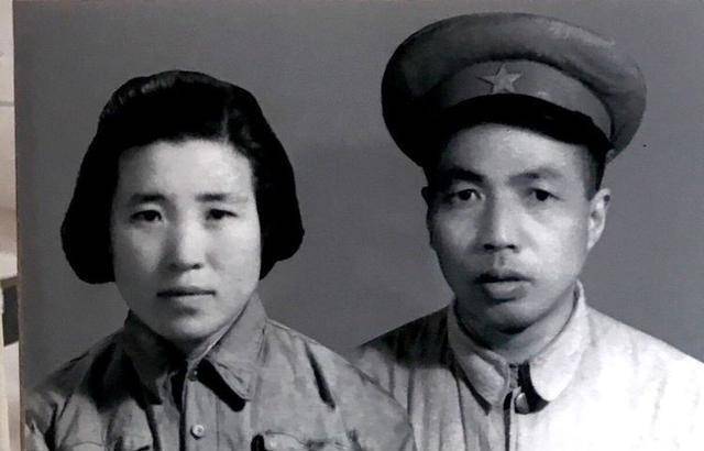 他俩曾是上下级,老部下晋升快,成上将,他转入后勤,被授予中将_王平