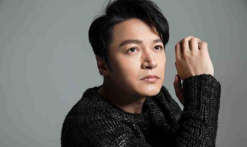 如今的郑国霖只能演绎一些大叔的角色了,在《新神雕侠侣》中他饰演一