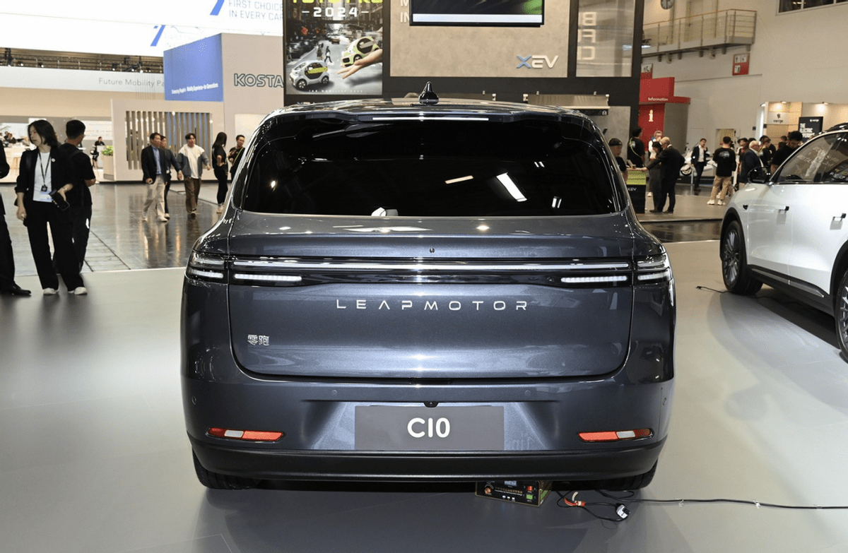 零跑全尺寸suv,800v 快充,价格只有理想l9一半?_搜狐汽车_搜狐网