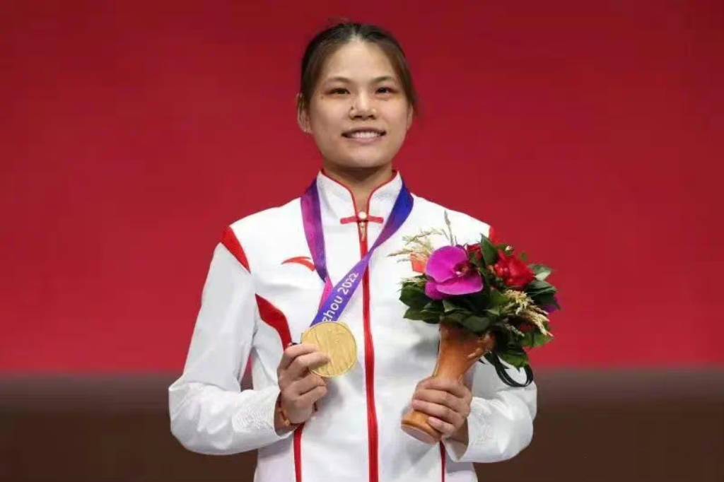 习剑不悔,一击即中,女子花剑运动员——黄芊芊_比赛_击剑_福建省