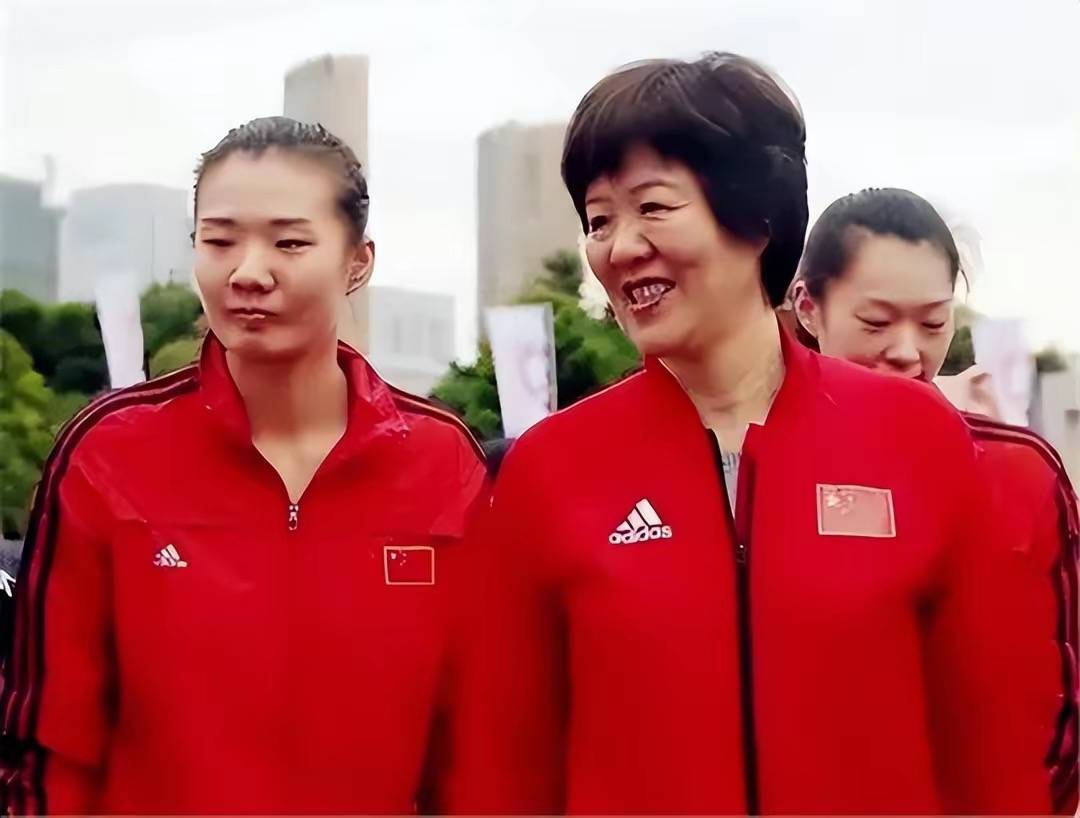 29岁女排奥运冠军久违现身,前男友是男篮中锋陶汉林_杨方旭_山东女排