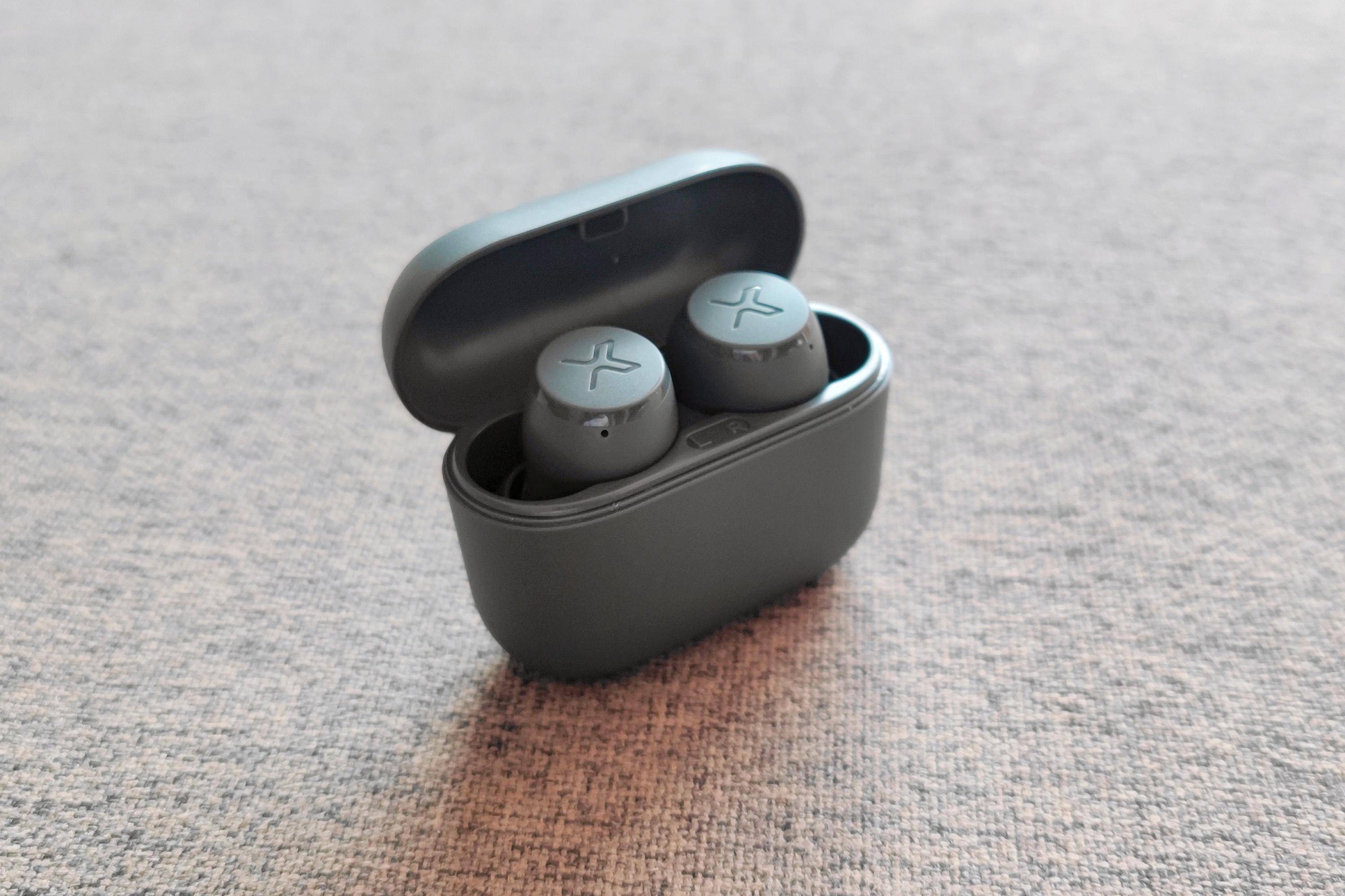 开箱一看,内容物除了漫步者x3 air真无线蓝牙耳机(含充电仓 两只