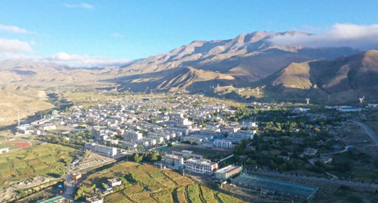 "抬头可看,随手可学,处处可感",措美县深入实施"一路,一园,一街,一厅