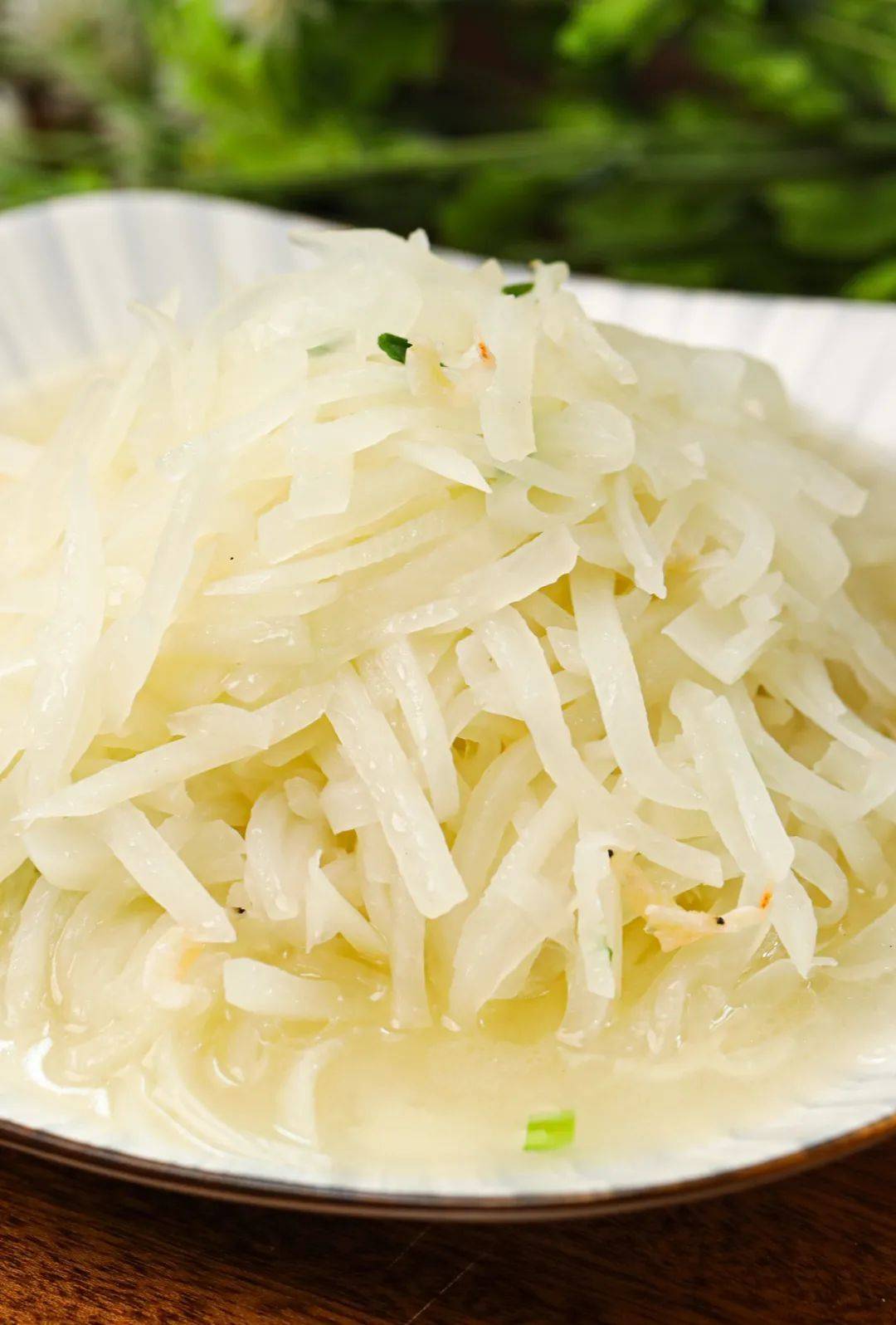 傅抱石先生的女儿傅益璇长期生活在南京,对它爱慕有加:"洗净后去掉茎