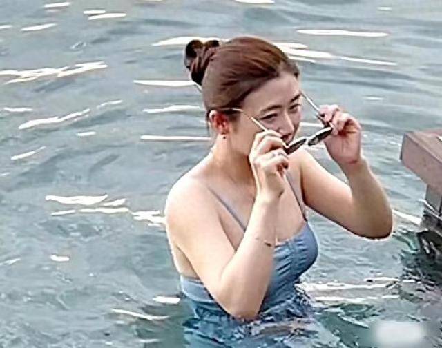 2021年初,有媒体曝福原爱因长期滞留日本未戴婚戒而陷入感情危机,并