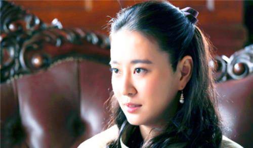 1912年,两人结婚,在成亲当日郭沫若才知道,原来张琼华根本没有受过