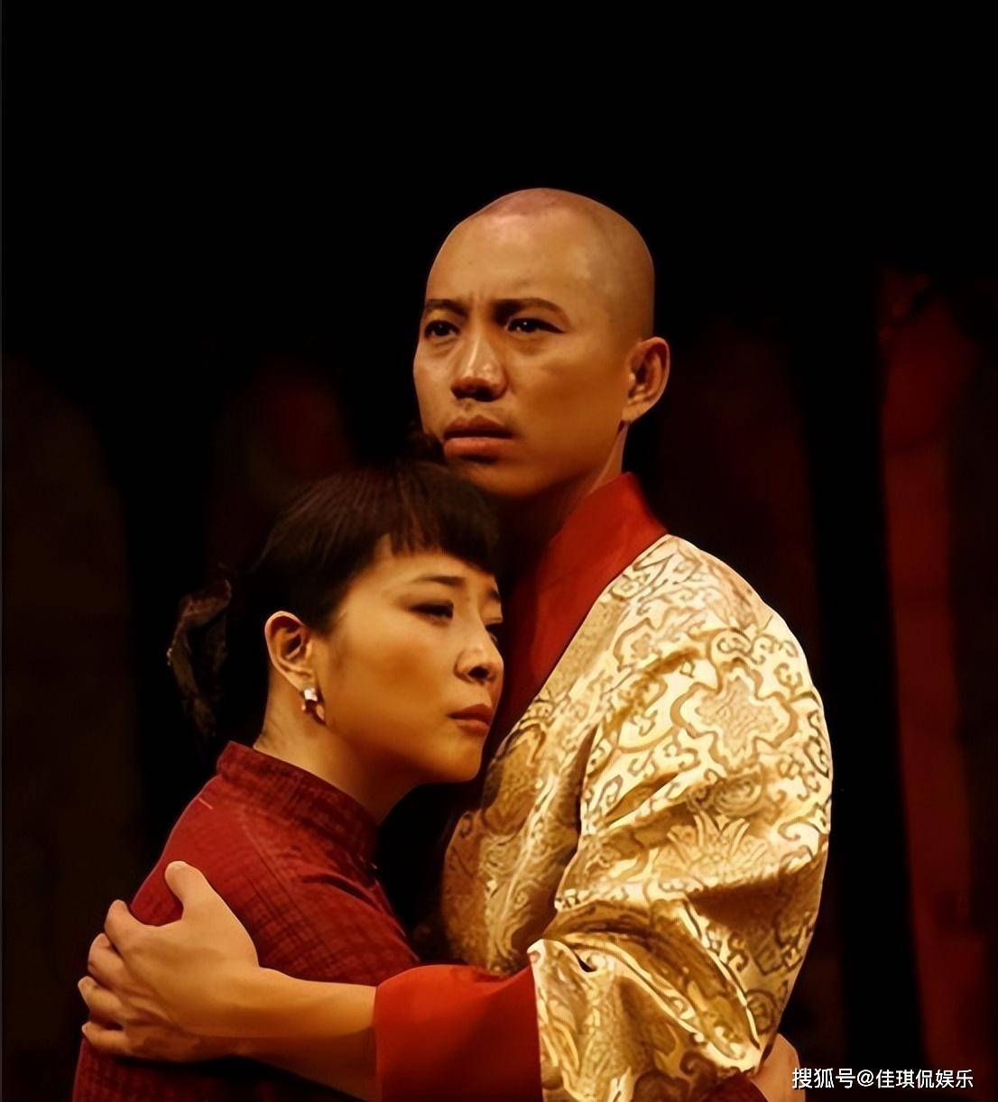 演员阿斯茹:婚前丈夫摔伤险成瘫痪,痴情照顾八年,如今苦尽甘来_谷智鑫