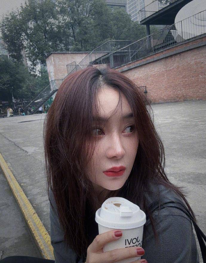 袁姗姗分享日常生活美照,身材迷人可爱,俏皮可爱,甜蜜如初恋_图片