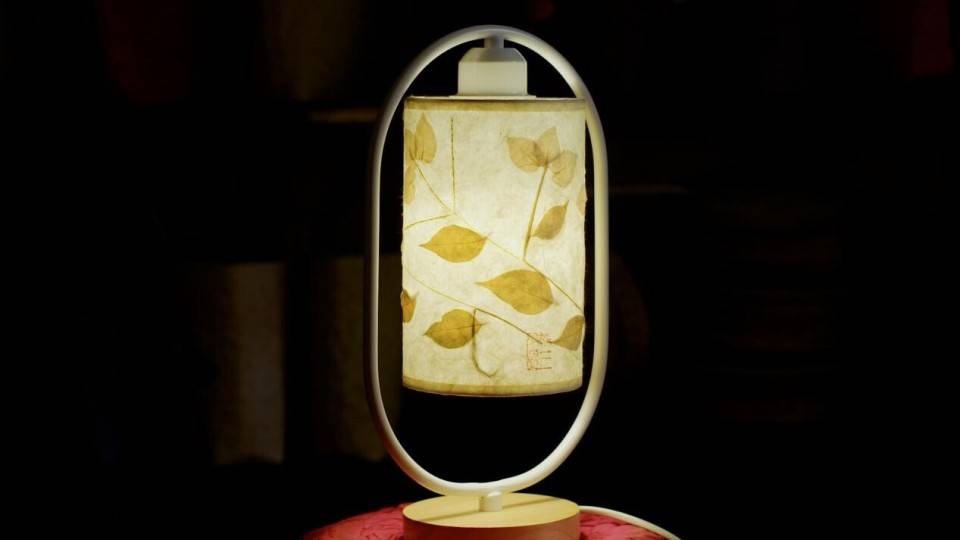 傣族手工造纸文创产品——夜灯傣族手工造纸工艺是傣族人民千百年来的