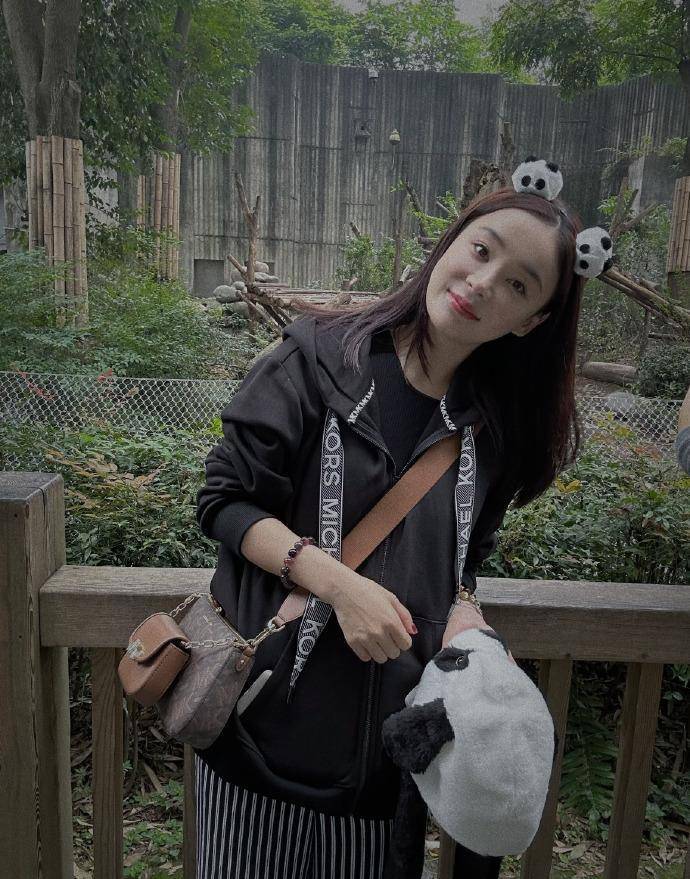 袁姗姗分享日常生活美照,身材迷人可爱,俏皮可爱,甜蜜如初恋_图片