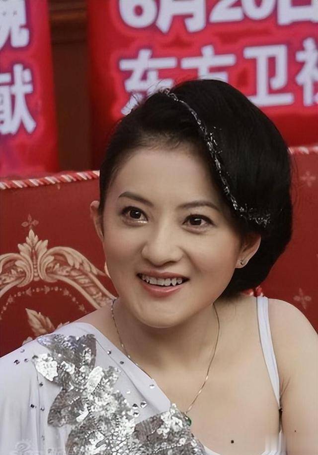 原本人们都认为,小时候就如此出名的金铭,长大后一定会成为娱乐圈中的