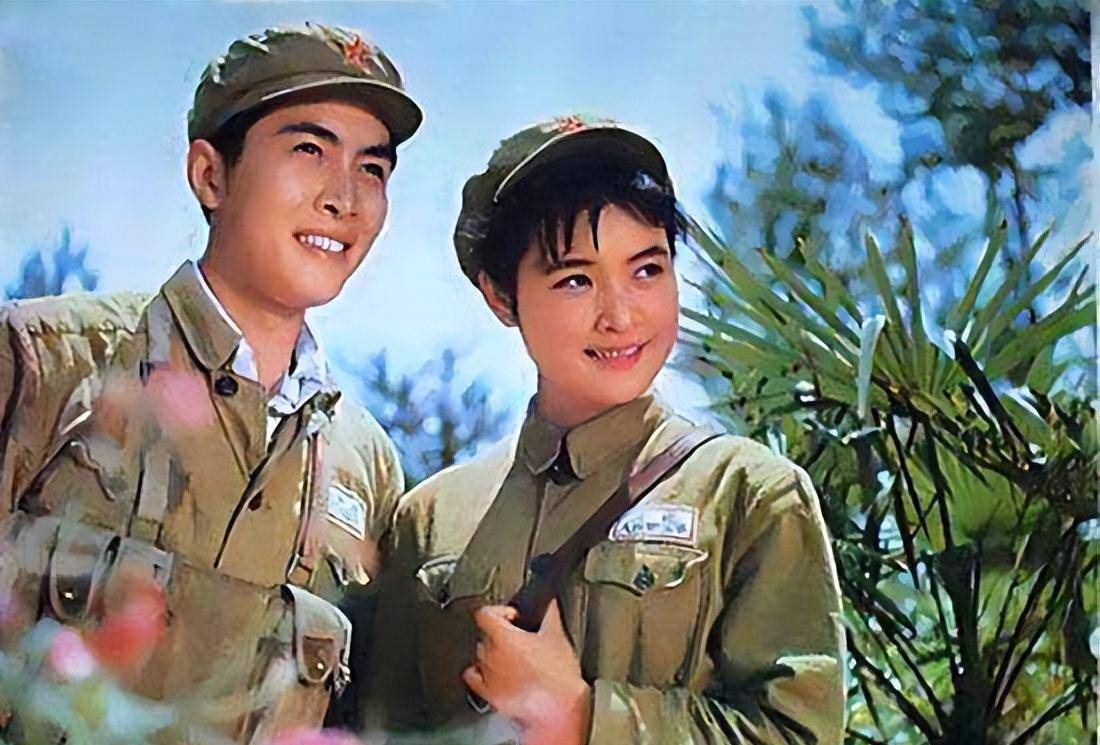 而唐国强结婚后事业如有神助,先后推荐他演了《高山下的花环》和