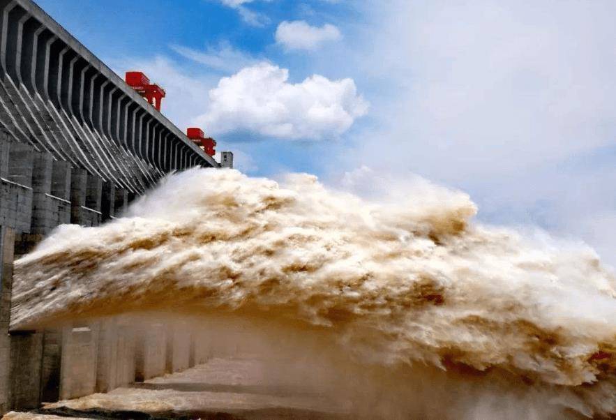 三峡大坝下游洪水这么大,为什么它还在泄洪?