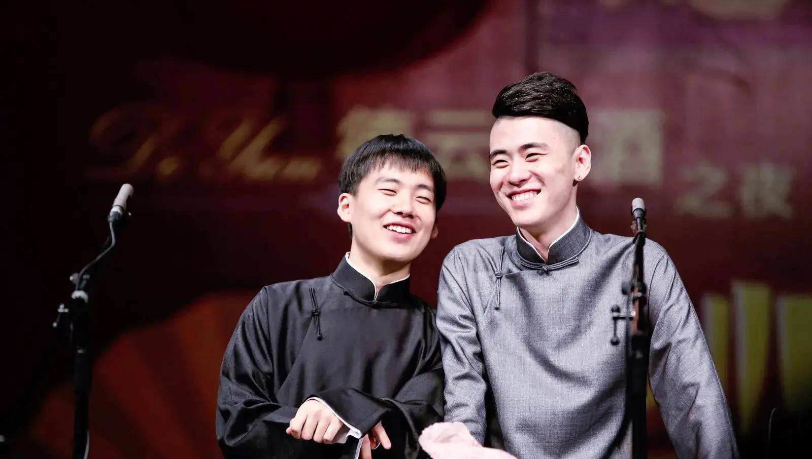 而且,还有第八队队长杨九郎.2010年郭麒麟讲相声的时候,杨九郎也在场.