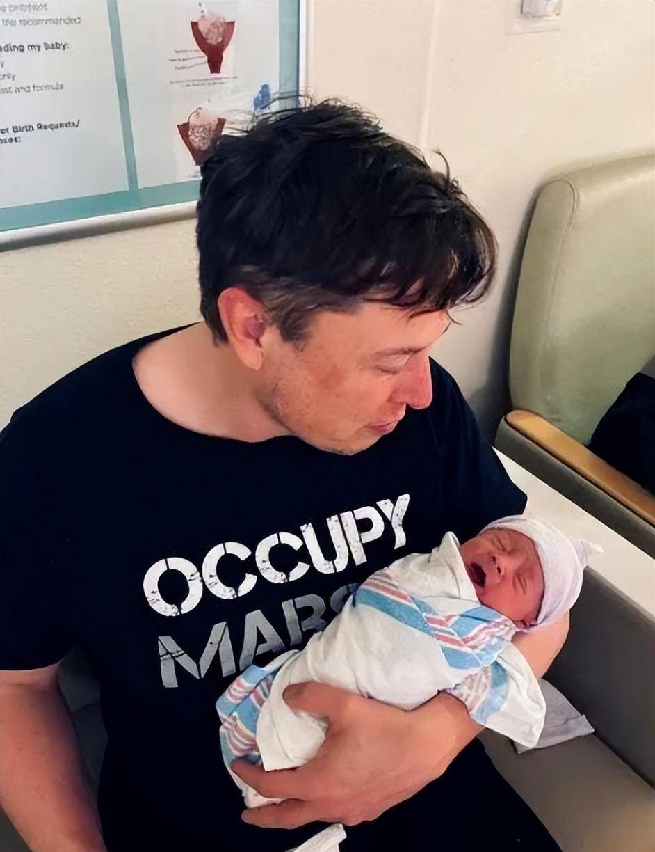 马斯克不再是小时候那个想要将自己炸死的孩子,却因为从小的经历而有