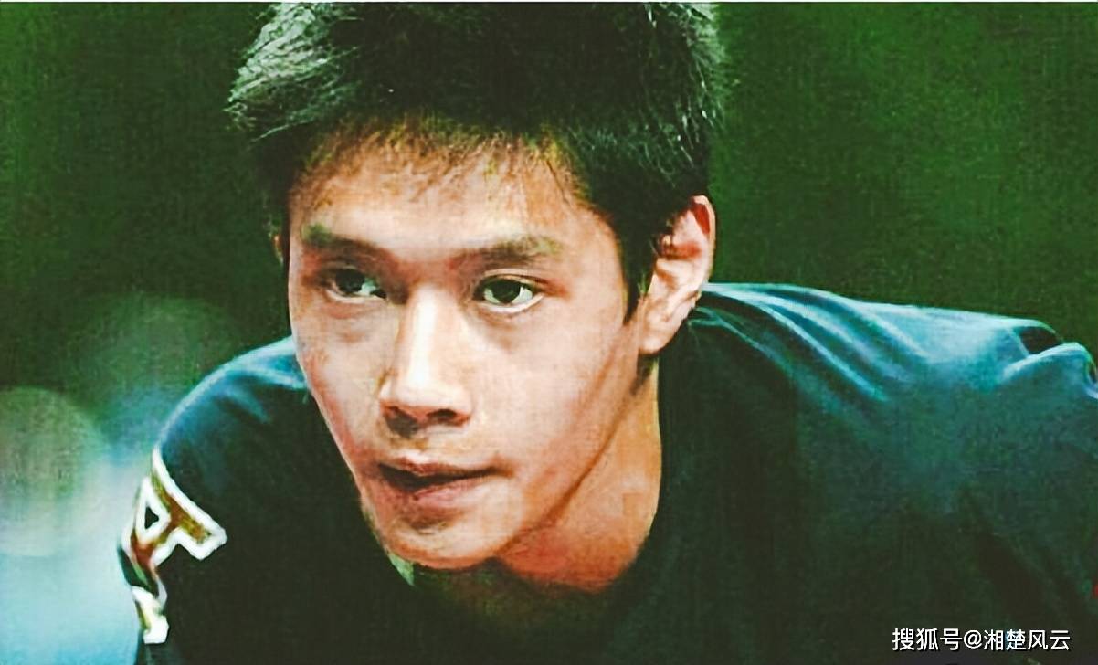 师徒奔赴太原参加比赛,第一次坐高铁,邱贻可嫌弃莎莎,莎莎直怼_孙颖莎