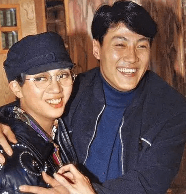 林国斌:凭一句台词爆红,和梅艳芳相恋8年,长得像黎明总被误认_成家班