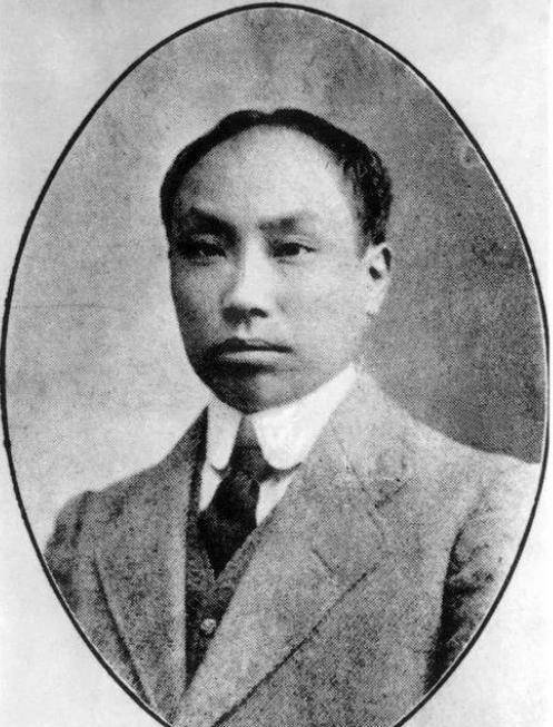 陈独秀早些年因为革命好几次锒铛入狱,大儿子陈延年与1927年在上海