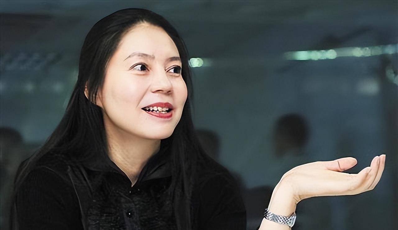 她是中国体坛叛徒,出国比赛临阵脱逃加入美籍,如今高调回国捞金_胡娜
