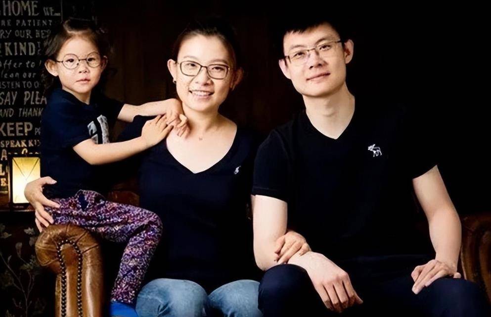 冰壶女神王冰玉近况:退役经商很成功,老公是博士,38岁越来越美_比赛