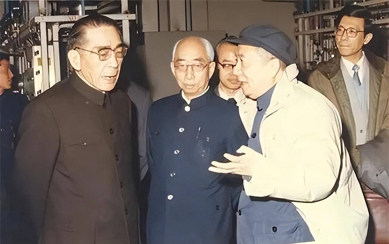 当见到康卫平的那一刻,扬华甫看着眼前这怯怯生生的