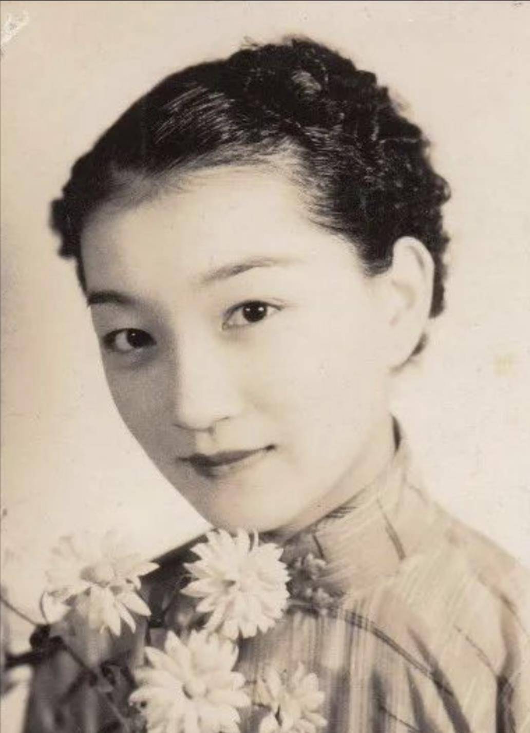 在日本早稻田大学就读过,是日本首相伊藤博文的得意弟子