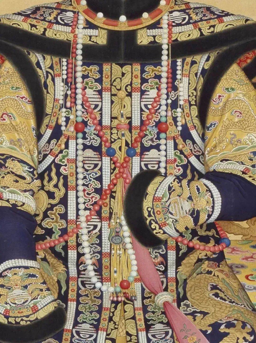 宫廷魅力尽在此画,揭秘孝贤纯皇后的绝世华服!