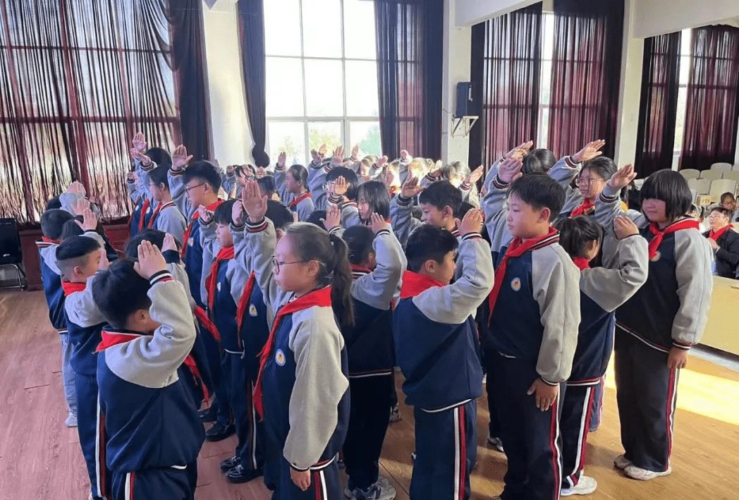 扬州市江都区仙女镇双沟小学召开第七次少代会暨新队员入队仪式