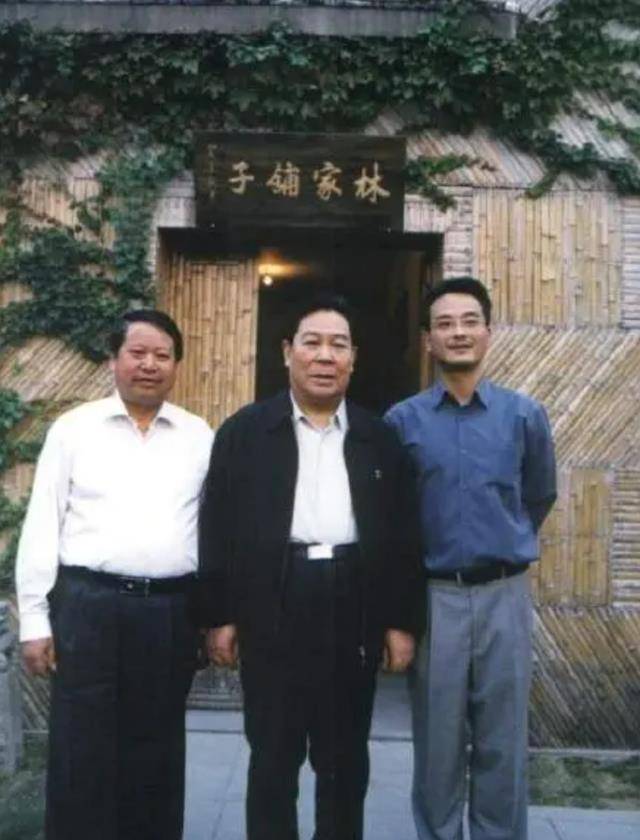 杨国屏:武警部队首位上将,两次被授中将,64岁上将,搭档也上将_解放军