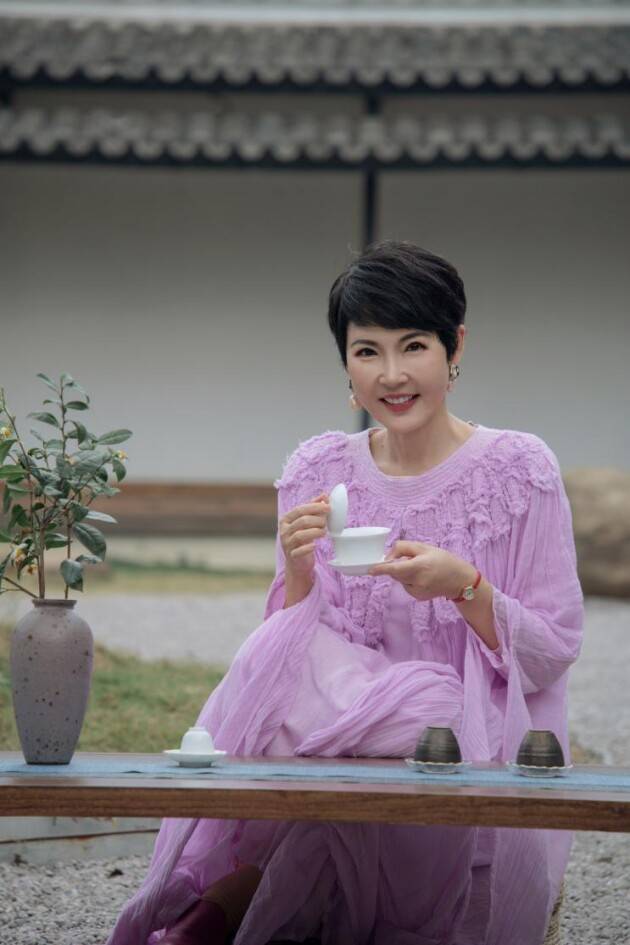 个人成长作家张德芬:在快节奏生活中找到内心的平衡与力量_挑战_人们